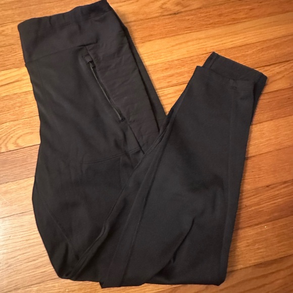 Athleta black fleece lined leggings with zippered pockets. Women’s size Large - Picture 2 of 4
